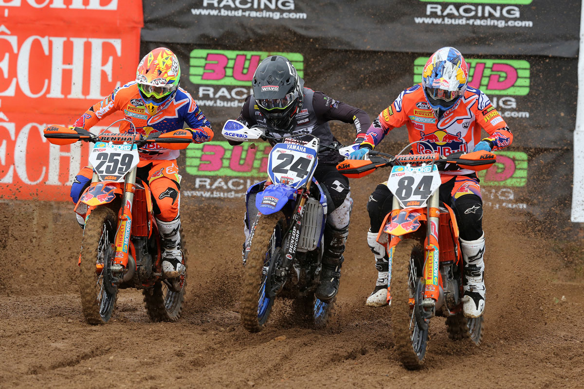 Herlings, Simpson and Coldenhoff gas it from the start