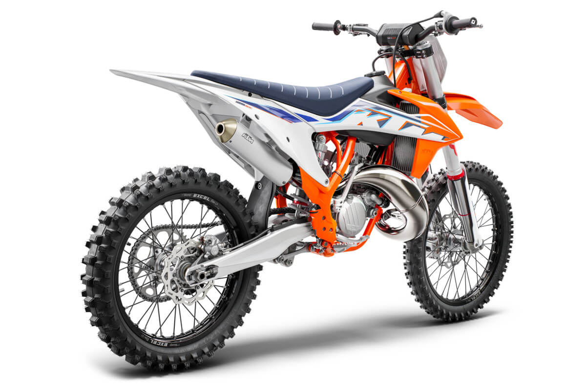 377758_125 SX MY22 Rear-right – MotoHead